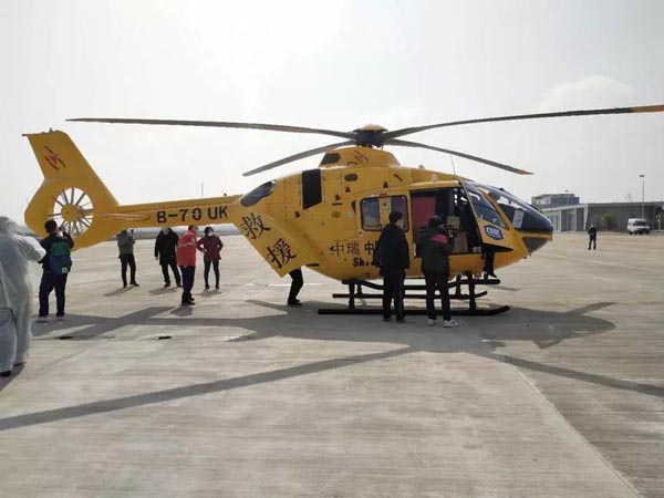 中国pp电子防控抗疫航空救援队直飞武汉